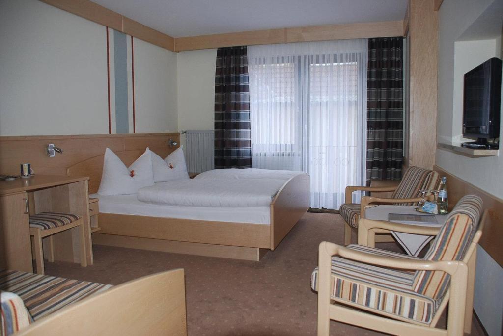 Hotel Koenigsteiner Hof Кёнигштайн Экстерьер фото